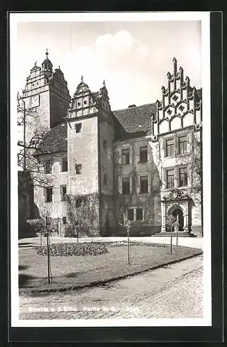 AK Strehla a. d. Elbe, Partie im Schlosshof