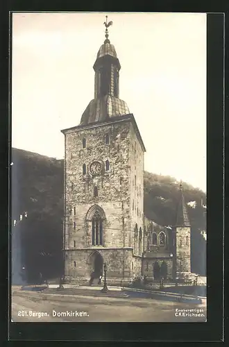 AK Bergen, Vor der Domkirche