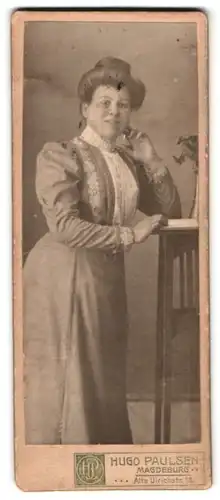 Fotografie Hugo Paulsen, Magdeburg, Alte Ulrichstr. 18, Portrait brünette Schönheit mit elegantem Dutt