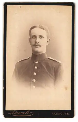 Fotografie Leineweber, Hannover, Georgstr. 16, Einjährig-Freiwilligerin Uniform mit Moustache