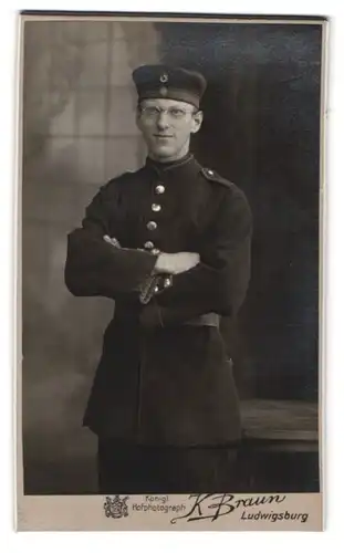Fotografie K. Braun, Ludwigsburg, Portrait Soldat Erwin in Uniform Rgt. 170 mit Krätzchen