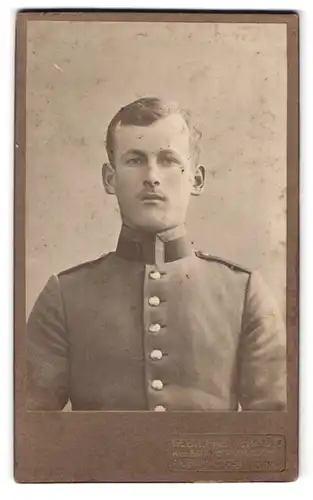 Fotografie Gebr. Frey, Bad Tölz, Portrait bayrischer Uffz. in Uniform mit Segelohren