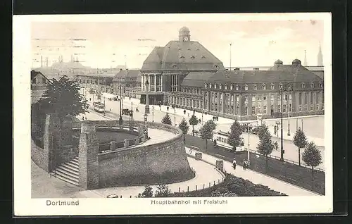 AK Dortmund, Hauptbahnhof mit Freistuhl und Strassenbahnen