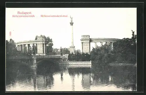 AK Budapest, Millenniumsdenkmal mit Fluss