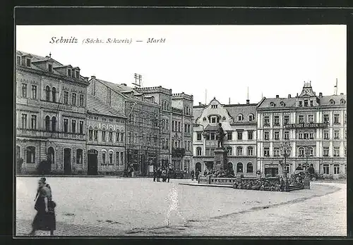 AK Sebnitz / Sächs. Schweiz, Markt mit Denkmal und Hotel Stadt Dresden