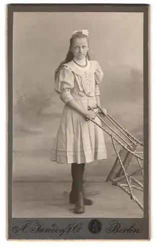 Fotografie A. Jandorf & Co., Berlin-SW, Bellealliancestrasse 1-2, Portrait junges Mädchen im Kleid