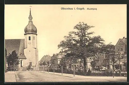 AK Olbernhau /Erzgeb., Strassenpartie am Marktplatz mit Kirche