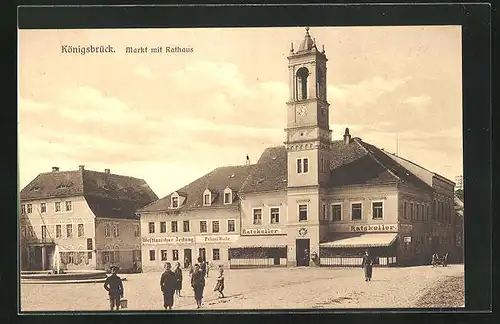 AK Königsbrück, Markt mit Gasthaus Ratskeller, Westlausitzer Zeitung, Rathaus und Polizei-Wache