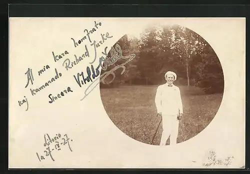 Foto-AK Junger Mann im weissen Anzug im Passepartoutrahmen
