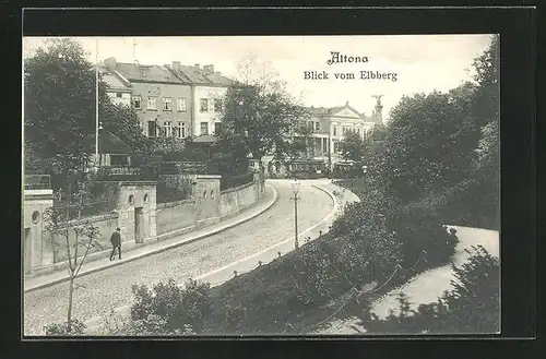 AK Hamburg-Altona, Strassenpartie, Blick vom Elbberg und Strassenbahn