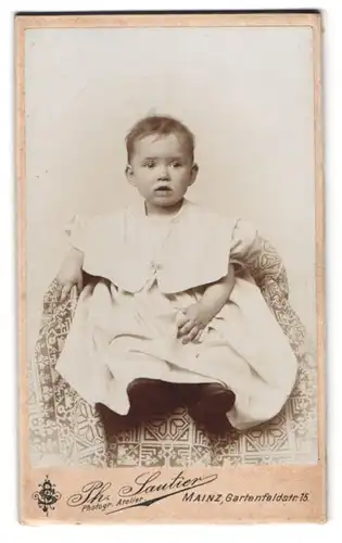 Fotografie Ph. Sautier, Mainz, Gartenfeldstrasse 15, Portrait kleines Mädchen im Kleid
