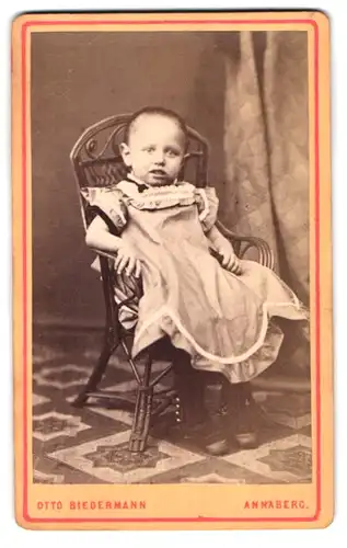 Fotografie Otto Biedermann, Annaberg, Obere Badergasse 924, Portrait kleines Mädchen im Kleid