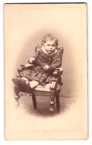 Fotografie Adolf Meister, Bautzen, Tuchmachergasse 663, Portrait kleines Mädchen im karierten Kleid