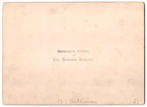 Fotografie Henrich Westermann, Nordkirchen, Ansicht Nordkirchen, betagte Damen vor Wohnhaus stehend