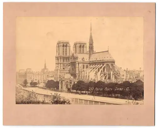 Fotografie J. Kuhn, Paris, Ansicht Paris, Notre Dame, Kathedrale - Gesamtansicht, Trockenstempel J. Kuhn, Paris