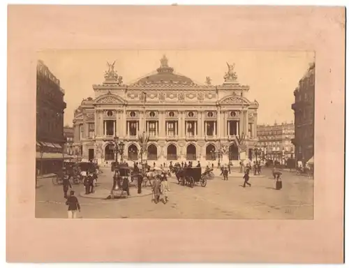 Fotografie J. Kuhn, Paris, Ansicht Paris, Opera Garnier mit Vorplatz, Gesamtansicht, Trockenstempel J. Kuhn, Paris