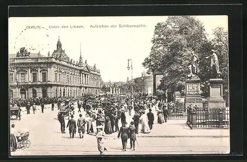 AK Berlin, Aufziehen der Schlosswache Unter den Linden