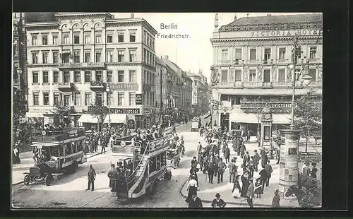 AK Berlin, Victoira Hotel und Geschäfte Friedrich-Strasse mit Bussen