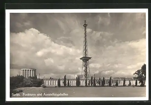 AK Berlin-Charlottenburg, Blick auf den Funkturm im Ausstellungsgelände