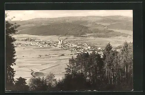 AK Chvalsiny, Panorama mit Ort und Umgebung