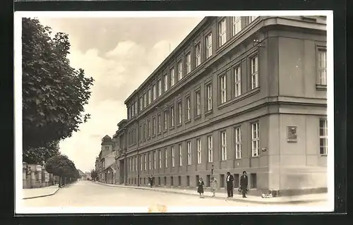 AK Tschaslau / Caslav, Strassenpartie am Gymnasium