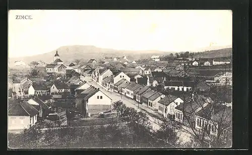 AK Zdice, Strasse aus der Vogelschau