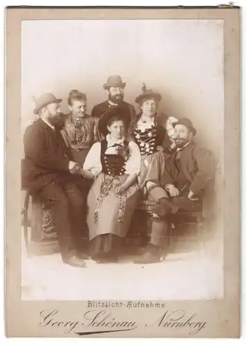 Fotografie Georg Schönau, Nürnberg, Paare mit Hut in Tracht