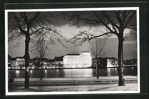 AK Hamburg-Neustadt, Esso-Haus an der Binnenalster bei Nacht