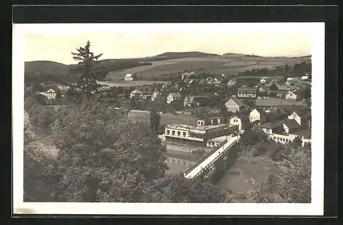 AK Chocerady nad Sázavou, Ortsansicht mit Brücke