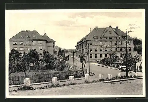 AK Jilmenice, Strassenpartie mit Gebäude einer Staatlichen Einrichtung