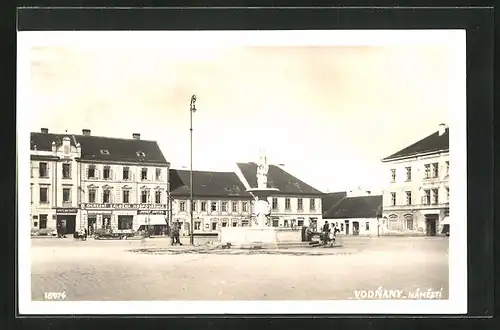 AK Vodnany, Namesti, Brunnen auf dem Marktplatz