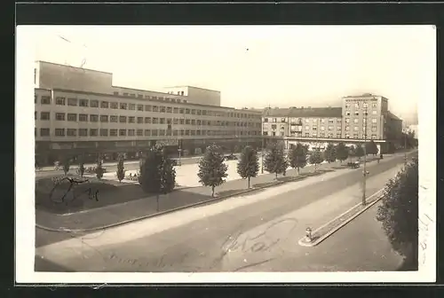 AK Königgrätz / Hradec Kralove, Hauptplatz mit Verwaltungsgebäuden, Namesti