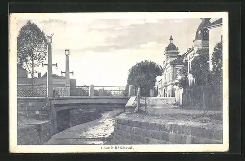 AK Lázne Belohrad, Partie am Flussufer