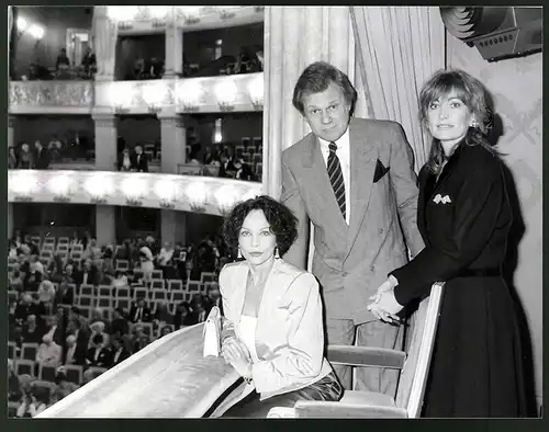 Fotografie Christine Strub, München, Ansicht München, Leslie Caron, Ken Kercheval & Frau Ava im Opernhaus zu München