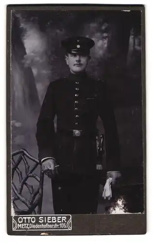 Fotografie Otto Sieber, Metz, Diedenhofnerstrasse 105, Portrait Soldat in Uniform mit Schirmmütze