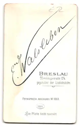 Fotografie E. Walsleben, Breslau, Zwingerstrasse 24, Portrait elegant gekleideter Herr mit Oberlippenbart