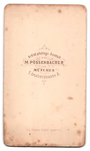 Fotografie M. Pössenbacher, München, Amalienstrasse 6, Portrait junge Dame in zeitgenössischer Kleidung