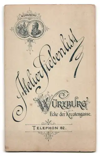 Fotografie Atelier Siebenlist, Würzburg, Ecke der Kroatengasse, Portrait junge Dame mit Schultertuch und Kreuzkette