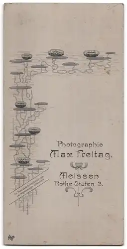 Fotografie Max Freitag, Meissen, Rothe Stufen 3, Ehepaar wohl gekleidet im Foto-Atelier