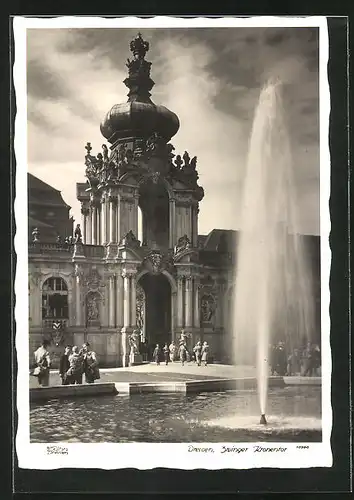 Foto-AK Walter Hahn, Dresden, Nr. 10700: Dresden, Zwinger, Kronentor
