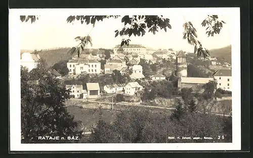 AK Rataje n. Sáz., Panoramablick auf die Ortschaft