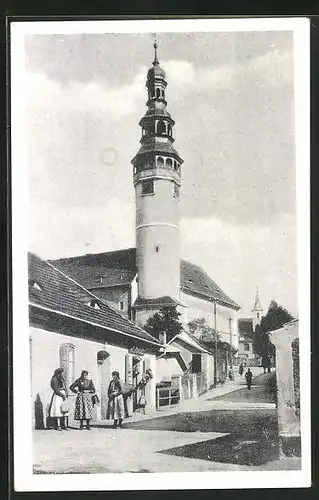 AK Domazlice, Strassenpartie mit Blick auf einen Turm