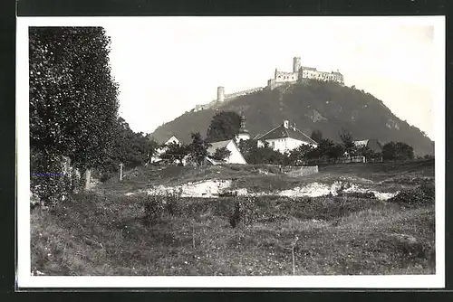 AK Hrad Bezdez, Teilansicht mit Burgberg