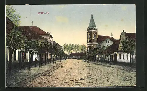 AK Smidary, Strassenpartie mit Kirche