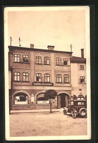 AK Police n. Met., Hotel Pejskar, parkendes Auto