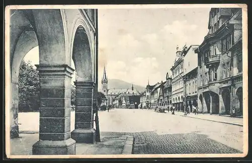 AK Hohenelbe / Vrchlabi, Hauptstrasse mit Blick auf den Heidelberg