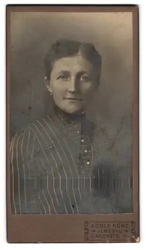 Fotografie Adolf Künz, Ilmenau, Lindenstrasse 14, Portrait bürgerliche Dame mit zurückgebundenem Haar