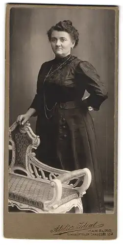 Fotografie Atelier Ideal, Hamburg, Eimsbütteler Chaussée 10 a, Portrait ältere Dame in hübscher Kleidung