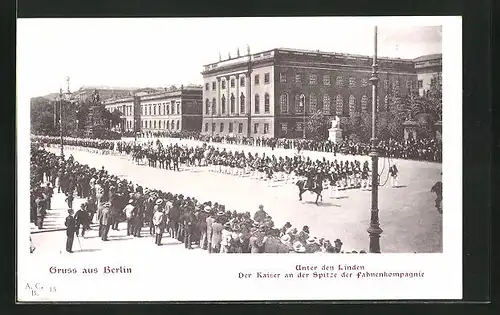 AK Berlin, Unter den Linden, Der Kaiser an der Spitze der Fahnenkompagnie