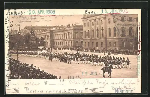 AK Berlin, Parade auf Strasse Unter den Linden